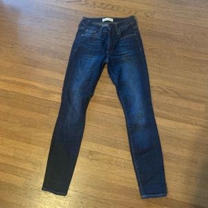 GAP Skinny Jeans - Dark Wash
